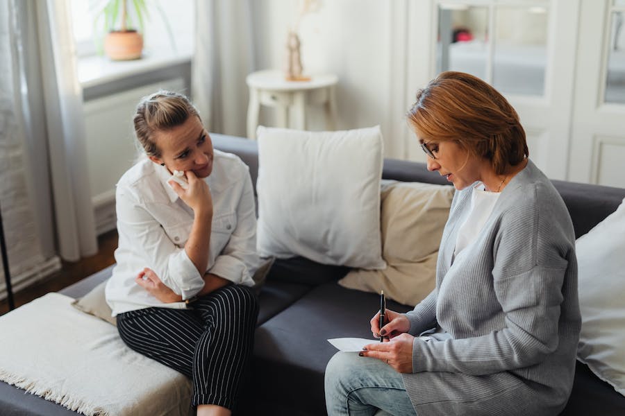 a woman in therapy for addiction in las vegas | Las Vegas Center for Psychedelic Therapy